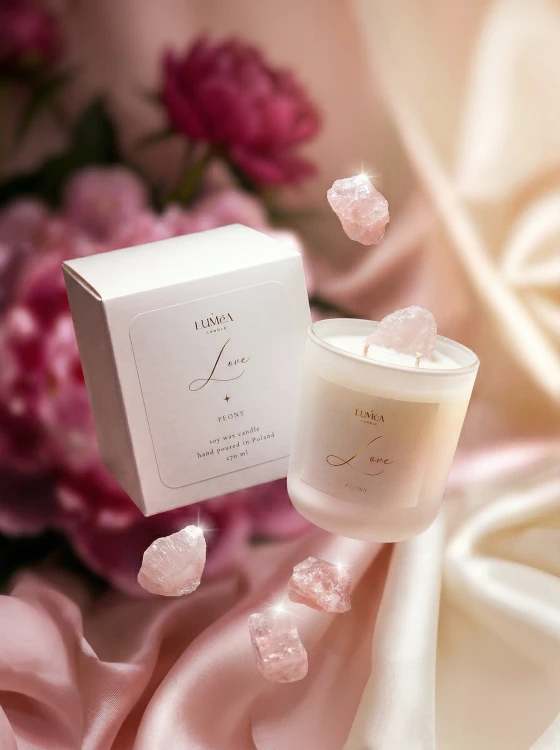 Light of LOVE – sojowa świeca Luméa Candle z kwarcem różowym