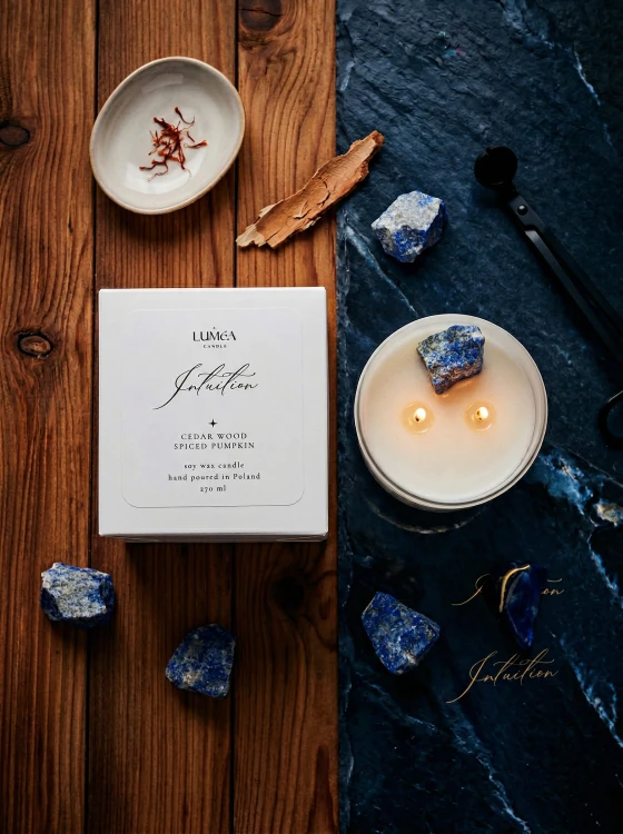 Light of INTUITION – sojowa świeca Luméa Candle z Lapis Lazuli