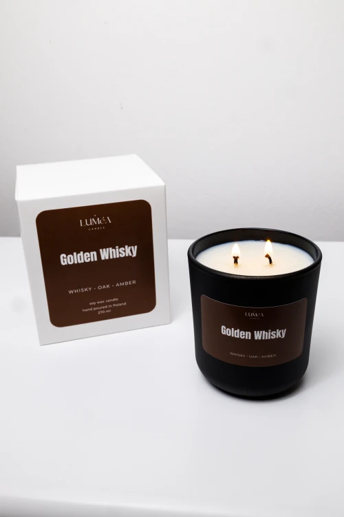 Golden Whisky - sojowa świeca Luméa Candle o aromacie whisky, dębu i ambry