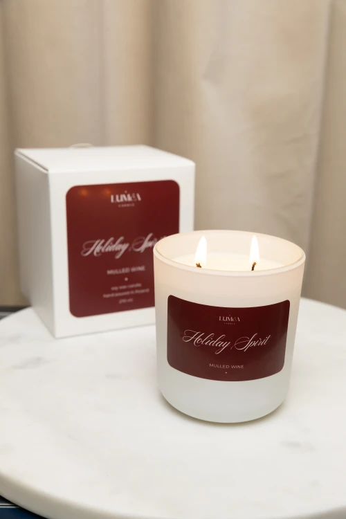 Holiday Spirit – luksusowa świeca sojowa o aromacie świątecznego wina